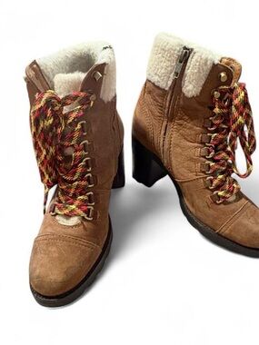 Vintage Frye suede‎ heel lug sole boots with shearling interior